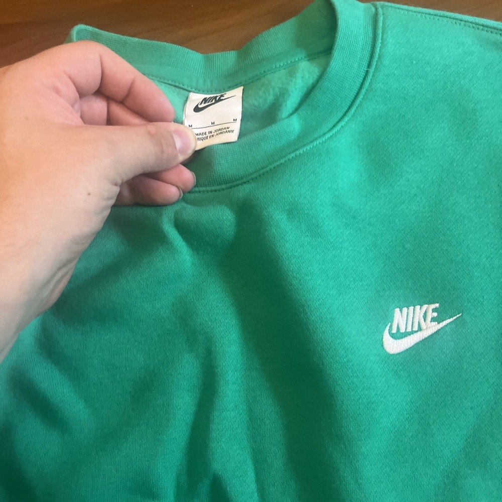 Size M Nike Sportswear Club Fleece Sweatshirt Crewneck Green Men FN3886-324 NEW